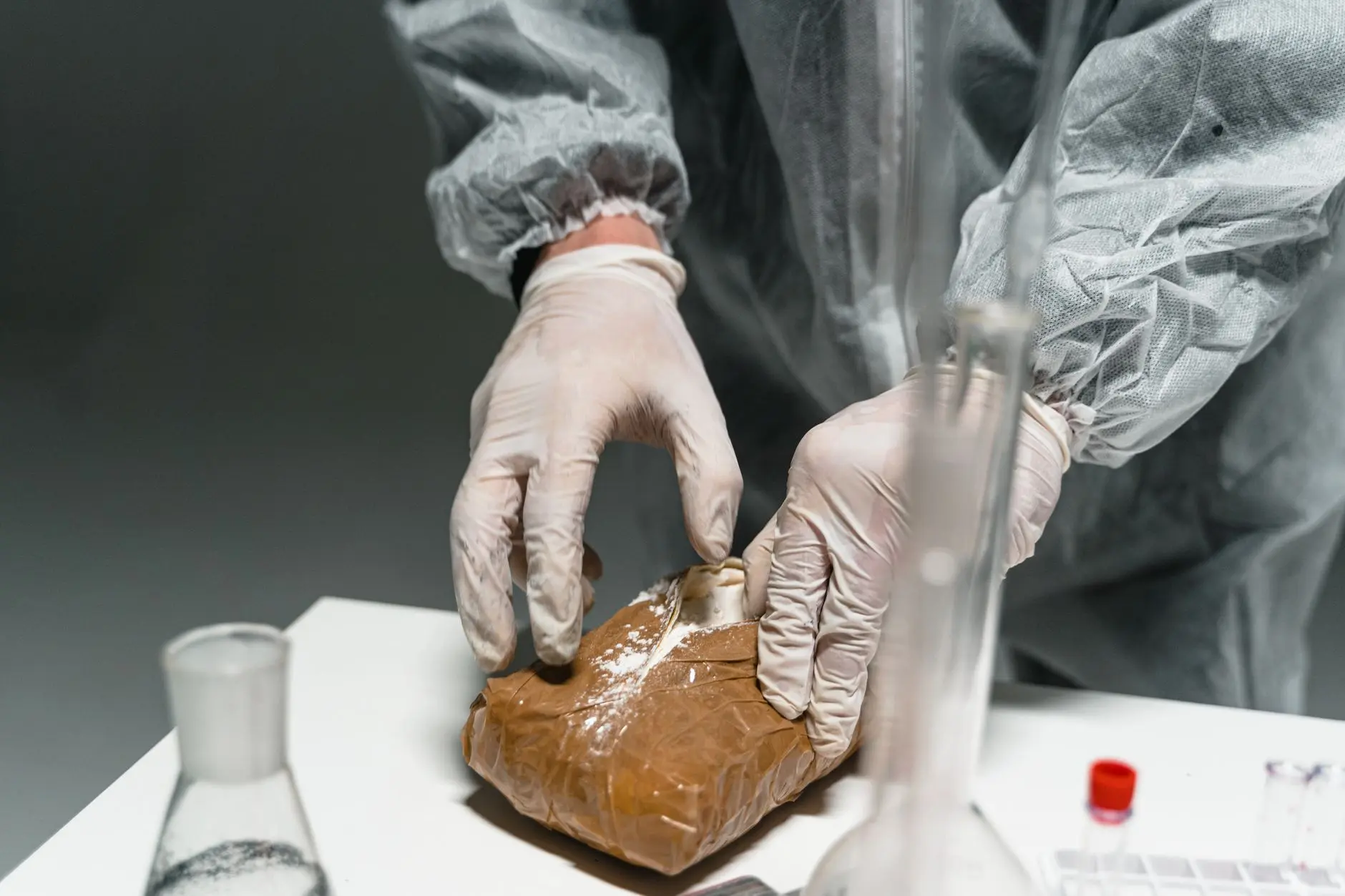 2025年食品包装用保鲜膜材质安全标准更新要点解析正文配图 1